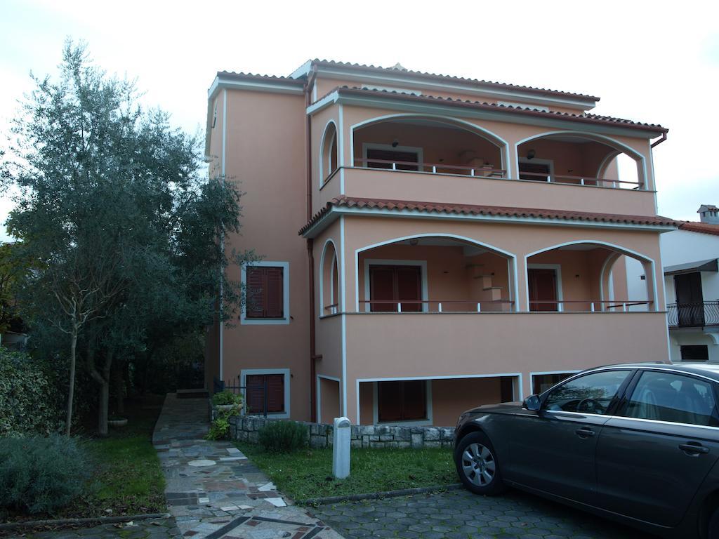 Apartments Zdjelar Porec Exterior photo